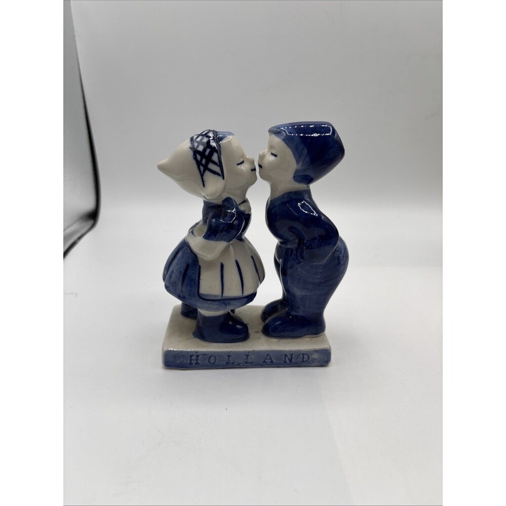 Vtg Kissing Dutch Boy Girl Hand Painted Delft Blue Holland Figurine 5" Preowned